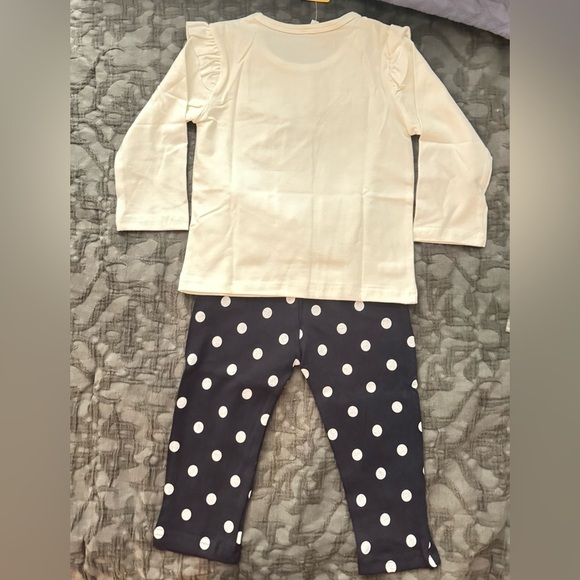 💰⬇️ White & Navy Polka Dot Outfit - Picture 2 of 5